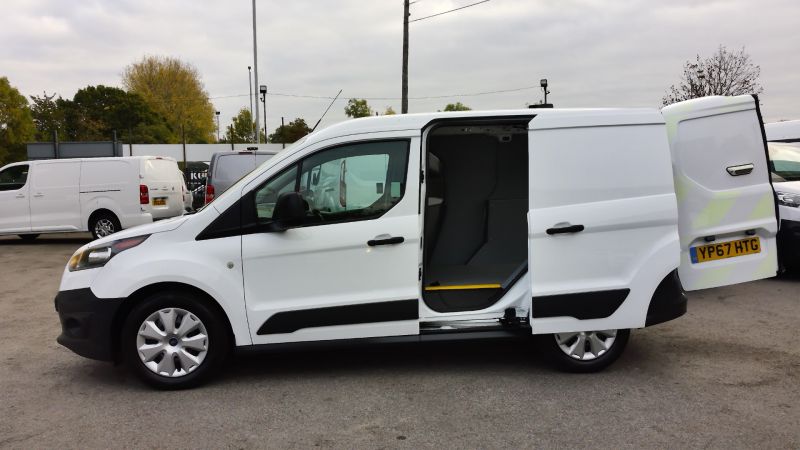 FORD TRANSIT CONNECT 220 L1 SWB EURO 6,AIR CONDITIONING,FRONT+REAR PARKING SENSORS,PARK ASSIST CAMERA  AND MORE *** SOLD *** - 2934 - 11