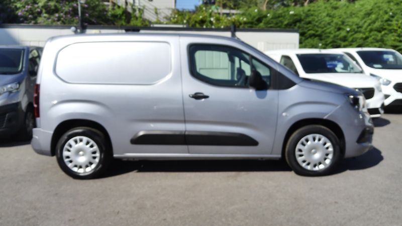 VAUXHALL COMBO 2000 SPORTIVE 1.6 L1 SWB IN GREY/SILVER WITH AIR CONDITIONING,3 SEATS,PARKING SENSORS AND MORE  - 2880 - 9