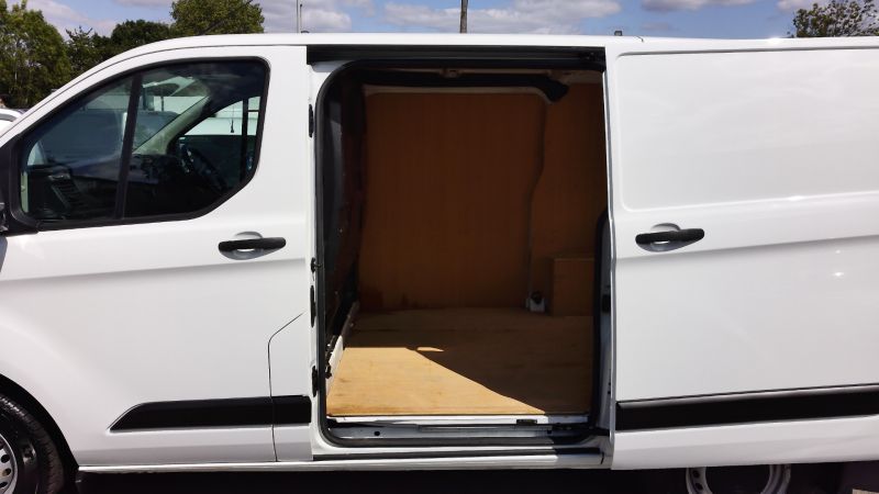 FORD TRANSIT CUSTOM 300 LEADER ECOBLUE L1 SWB WITH AIR CONDITIONING,PARKING SENSORS,BLUETOOTH,6 SPEED AND MORE - 2899 - 17