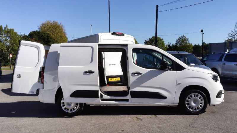 VAUXHALL COMBO 2300 SPORTIVE L2H1 LWB WITH AIR CONDITIONING,PARKING SENSORS,BLUETOOTH AND MORE - 2926 - 13