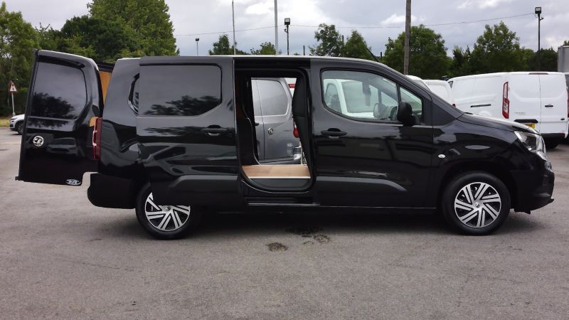 VAUXHALL COMBO 2300 DYNAMIC L2 LWB IN BLACK WITH SAT NAV,AIR CONDITIONING,PARKING SENSORS,6 SPEED,CRUISE CONTROL AND MORE - 2894 - 9