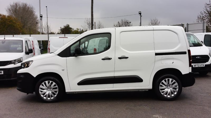 PEUGEOT PARTNER PROFESSIONAL L1 SWB WITH ONLY 24.000 MILES,SAT NAV,AIR CONDITIONING,PARKING SENSORS AND MORE - 2948 - 8