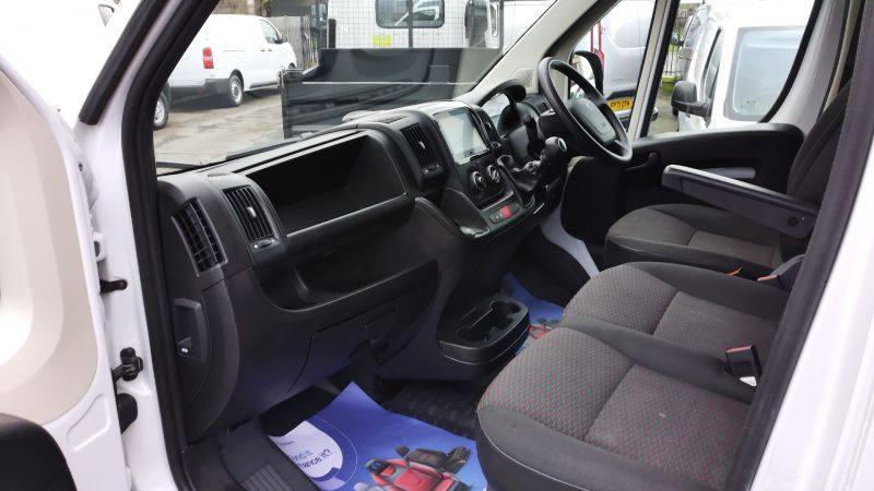 PEUGEOT BOXER 335 PROFESSIONAL PREMIUM PLUS L2H2 MWB 2.2 140 WITH SAT NAV,AIR CONDITIONING AND MORE - 2972 - 12