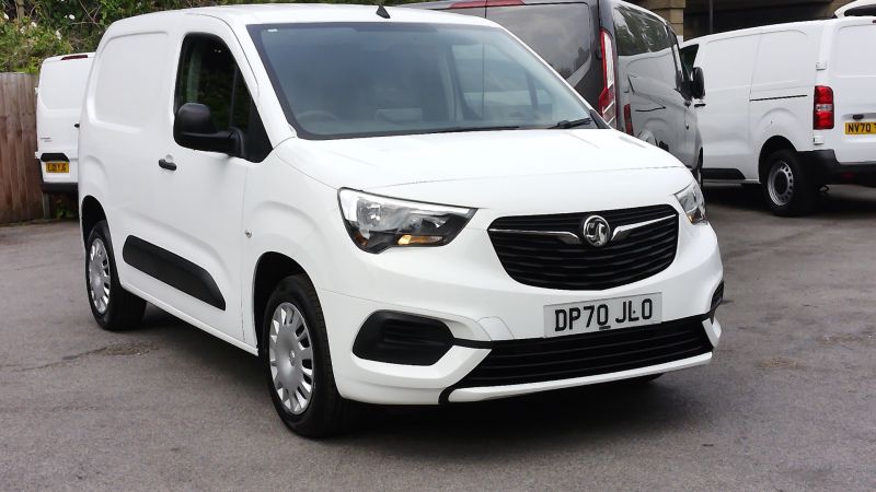 VAUXHALL COMBO 2300 SPORTIVE L1 SWB WITH AIR CONDITIONING,PARKING SENSORS,BLUETOOTH AND MORE - 2871 - 23
