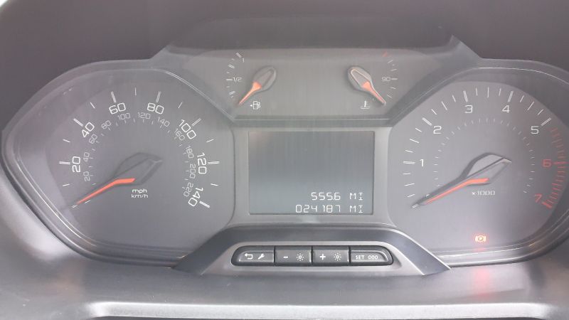 PEUGEOT PARTNER PROFESSIONAL L1 SWB WITH ONLY 24.000 MILES,SAT NAV,AIR CONDITIONING,PARKING SENSORS AND MORE - 2948 - 19