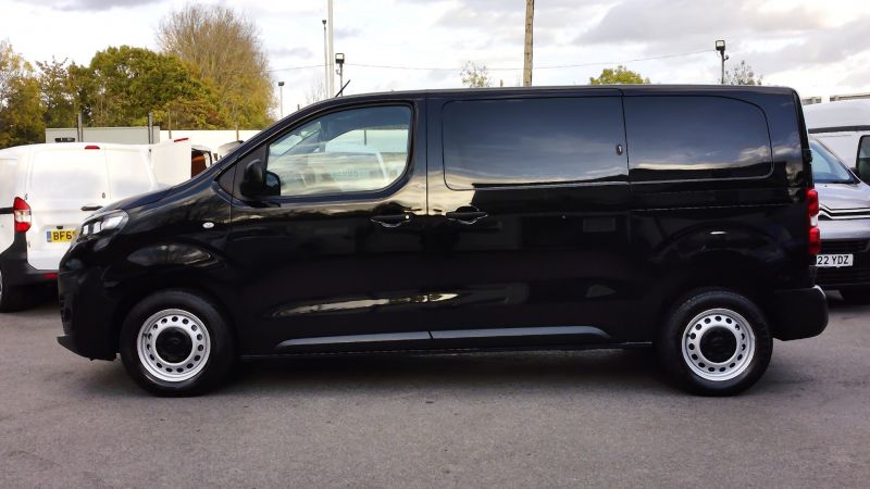 VAUXHALL VIVARO F2900 DYNAMIC L1 SWB IN BLACK WITH AIR CONDITIONING,PARKING SENSORS,CRUISE CONTROL AND MORE - 2938 - 10