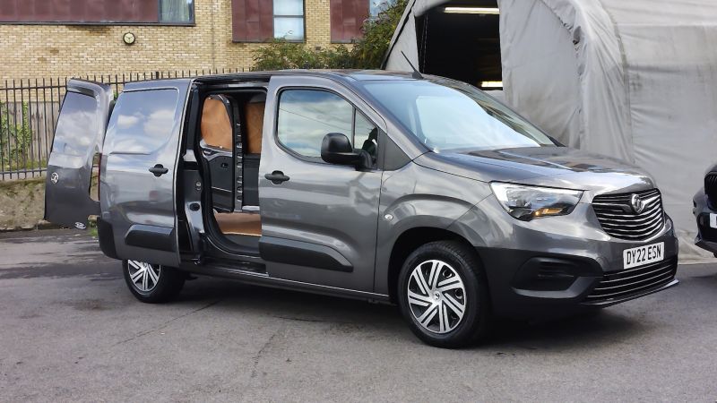 VAUXHALL COMBO 2300 DYNAMIC L2 LWB 100 IN DARK GREY WITH ONLY 41.000 MILES,SAT NAV,AIR CONDITIONING AND MORE *** SOLD *** - 2913 - 4