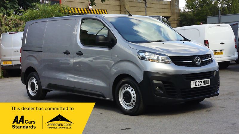 VAUXHALL VIVARO 2900 DYNAMIC L1 SWB IN GREY/SILVER WITH SAT NAV,AIR CONDITIONING,PARKING SENSORS AND MORE *** SOLD *** - 2911 - 4