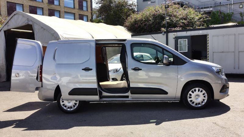 VAUXHALL COMBO 2300 SPORTIVE L2 LWB IN GREY/SILVER WITH ONLY 54.000 MILES,AIR CONDITIONING,PARKING SENSORS AND MORE - 2884 - 11