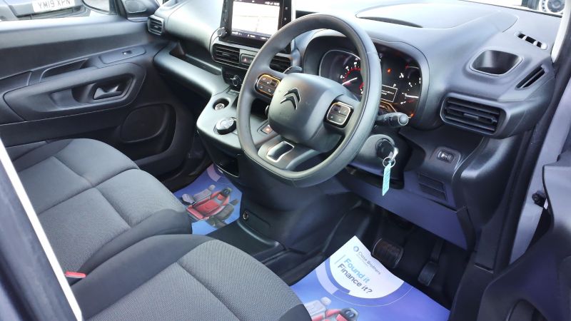 CITROEN BERLINGO 950 DRIVER PRO EDITION XL 8 SPEED AUTOMATIC,SAT NAV,REAR PARK ASSIST CAMERA,AIR CONDITIONING,DAB RADI AND MORE - 2968 - 14