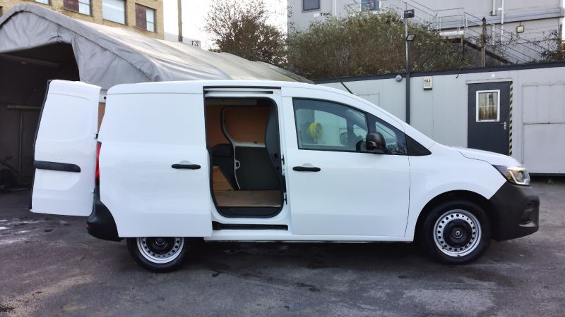 RENAULT KANGOO ML19 DCI START L1 SWB WITH ONLY 42.000 MILES,AIR CONDITIONING,PARKING SENSORS,6 SPEED AND MORE - 2961 - 11