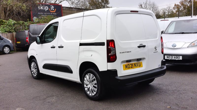 PEUGEOT PARTNER PROFESSIONAL L1 SWB WITH ONLY 24.000 MILES,SAT NAV,AIR CONDITIONING,PARKING SENSORS AND MORE - 2948 - 6