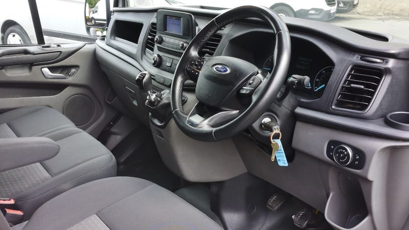 FORD TRANSIT CUSTOM 300 TREND L1 SWB ONLY 66.000 MILES,AIR CONDITIONING,PARKING SENSORS,CRUISE CONTROL AND MORE - 2886 - 6