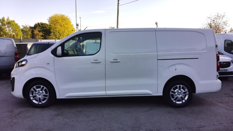 VAUXHALL VIVARO 3100 SPORTIVE L2H1 LWB AUTOMATIC WITH SAT NAV,AIR CONDITIONING,PARKING SENSORS AND MORE *** SOLD *** - 2925 - 7