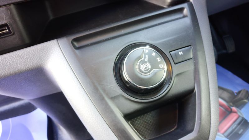 VAUXHALL VIVARO 3100 SPORTIVE L2H1 LWB AUTOMATIC WITH SAT NAV,AIR CONDITIONING,PARKING SENSORS AND MORE - 2925 - 13