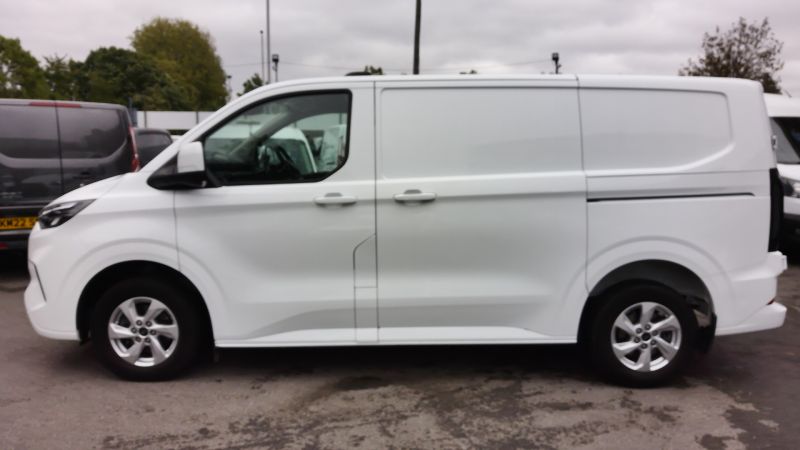 FORD TRANSIT CUSTOM 280 LIMITED L1 SWB ECOBLUE WITH ONLY 18.000 MILES,AIR CONDITIONING,HEATED SEATS AND MORE *** SOLD *** - 2916 - 10