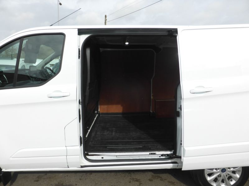 FORD TRANSIT CUSTOM 280 LIMITED ECOBLUE L1 SWB WITH AIR CONDITIONING,PARKING SENSORS AND MORE - 2625 - 17