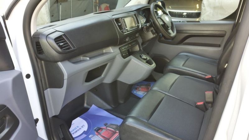 VAUXHALL VIVARO 3100 SPORTIVE L2H1 LWB AUTOMATIC WITH SAT NAV,AIR CONDITIONING,PARKING SENSORS AND MORE - 2925 - 12