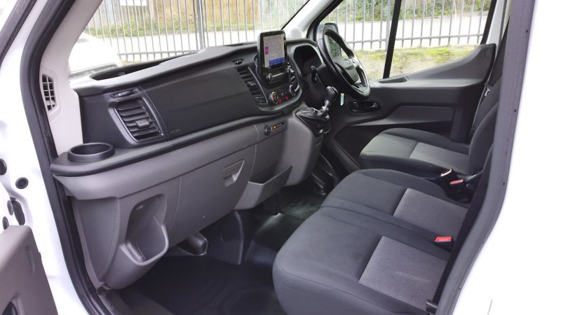 FORD TRANSIT 310 LEADER ECOBLUE L2H2 MWB MEDIUM ROOF WITH ONLY 61.000 MILES,SAT NAV,AIR CONDITIONING,HEATED SEATS AND MORE - 2923 - 13
