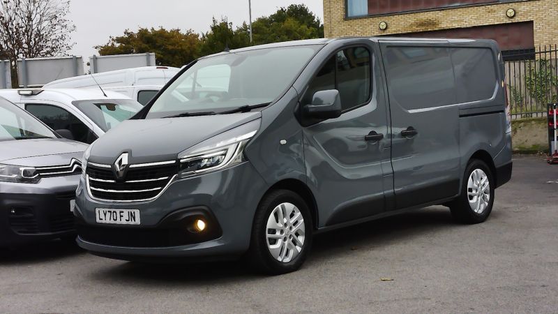 RENAULT TRAFIC SL28 SPORT ENERGY AUTOMATIC L1 SWB IN GREY,ONLY 43.000 MILES,SAT NAV,AIR CONDITIONING,REAR CAMERA,ALLOYS AND MORE - 2929 - 30