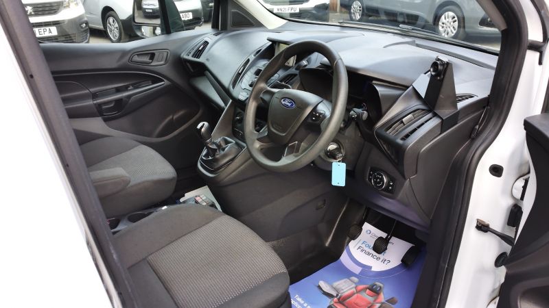 FORD TRANSIT CONNECT 220 L1 SWB EURO 6,AIR CONDITIONING,FRONT+REAR PARKING SENSORS,PARK ASSIST CAMERA  AND MORE *** SOLD *** - 2934 - 12