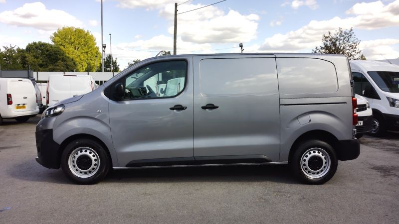 VAUXHALL VIVARO 2900 DYNAMIC L1 SWB IN GREY/SILVER WITH SAT NAV,AIR CONDITIONING,PARKING SENSORS AND MORE *** SOLD *** - 2911 - 10