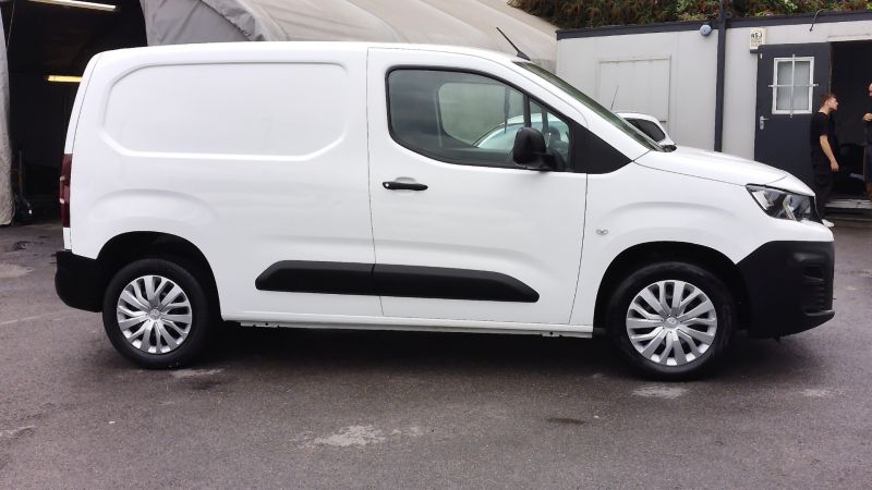 PEUGEOT PARTNER PROFESSIONAL L1 SWB WITH ONLY 37.000 MILES,AIR CONDITIONING,PARKING SENSORS AND MORE - 2892 - 7