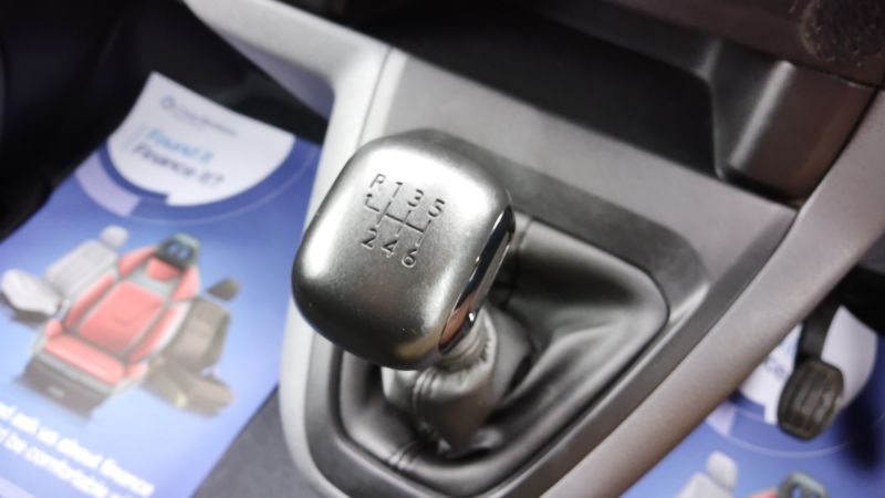 PEUGEOT EXPERT 1400 PROFESSIONAL PREMIUM 2.0 B-HDI 145PS L2 LWB IN GREY.AIR CONDITIONING,SECURITY LOCKS AND MORE - 2908 - 17
