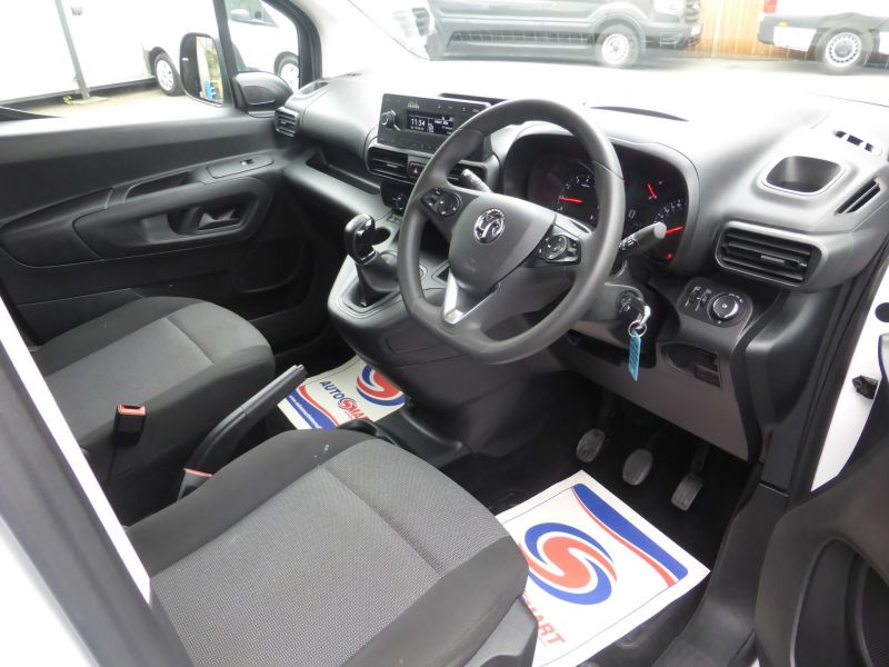 VAUXHALL COMBO 2300 SPORTIVE L2 LWB WITH ONLY 37.000 MILES,AIR CONDITIONING,PARKING SENSORS,BLUETOOTH AND MORE - 2887 - 7
