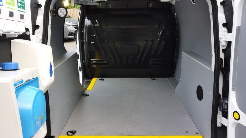 FORD TRANSIT CONNECT 220 L1 SWB EURO 6,AIR CONDITIONING,FRONT+REAR PARKING SENSORS,PARK ASSIST CAMERA  AND MORE *** SOLD *** - 2934 - 17