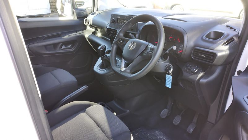 VAUXHALL COMBO 2300 SPORTIVE L2H1 LWB WITH AIR CONDITIONING,PARKING SENSORS,BLUETOOTH AND MORE - 2926 - 14