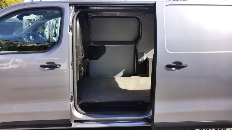 PEUGEOT EXPERT 2.0 BLUEHDI PROFESSIONAL L1 SWB IN GREY WITH SAT NAV,AIR CONDITIONING,PARKING SENSORS AND MORE - 2922 - 20