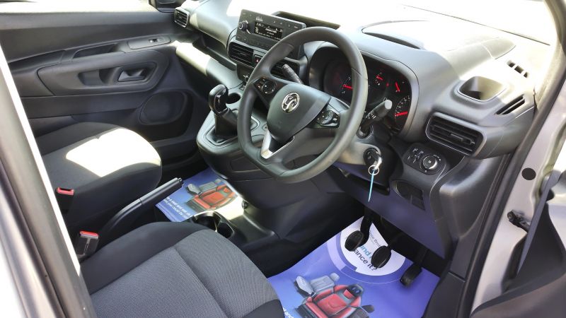 VAUXHALL COMBO 2300 SPORTIVE L2 LWB IN GREY/SILVER WITH ONLY 54.000 MILES,AIR CONDITIONING,PARKING SENSORS AND MORE - 2884 - 14