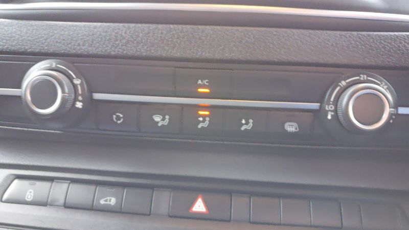 VAUXHALL VIVARO F2900 DYNAMIC L1 SWB IN BLACK WITH AIR CONDITIONING,PARKING SENSORS,CRUISE CONTROL AND MORE - 2938 - 19