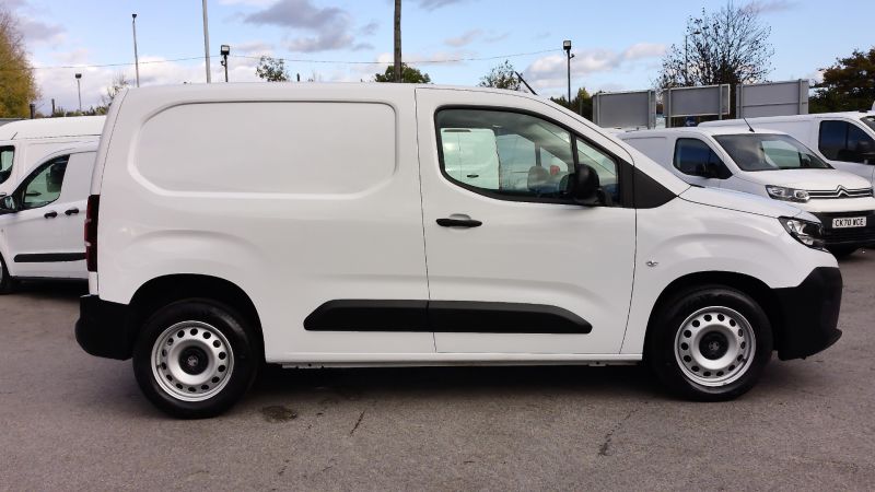 VAUXHALL COMBO 2300 PRIME L1 SWB ONLY 15.000 MILES,AIR CONDITIONING,PARKING SENSORS,6 SPEED AND MORE - 2937 - 6