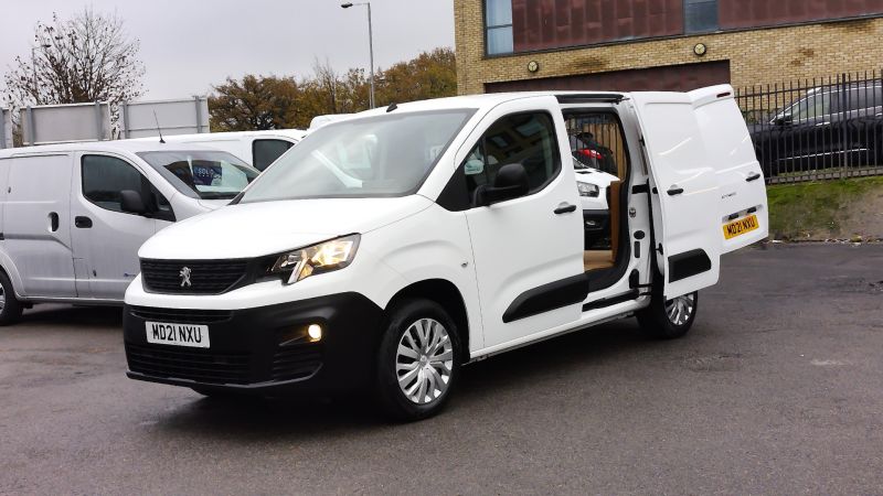 PEUGEOT PARTNER PROFESSIONAL L1 SWB WITH ONLY 24.000 MILES,SAT NAV,AIR CONDITIONING,PARKING SENSORS AND MORE - 2948 - 2