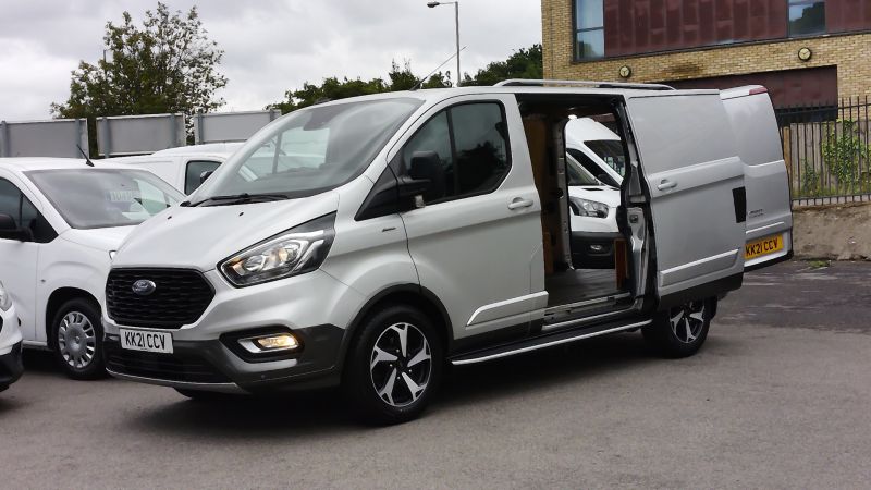 FORD TRANSIT CUSTOM 300 ACTIVE ECOBLUE L1 SWB IN SILVER WITH SAT NAV,AIR CONDITIONING,LEATHER SEATS,ALLOYS AND MORE - 2901 - 2
