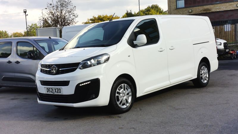 VAUXHALL VIVARO 3100 SPORTIVE L2H1 LWB AUTOMATIC WITH SAT NAV,AIR CONDITIONING,PARKING SENSORS AND MORE - 2925 - 1