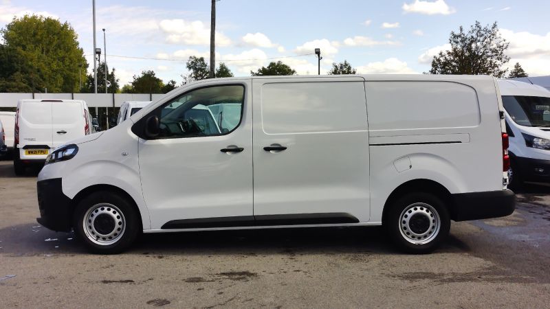 VAUXHALL VIVARO F2900 DYNAMIC L2H1 LWB IN WHITE WITH AIR CONDITIONING,PARKING SENSORS,CRUISE CONTROL AND MORE - 2912 - 6