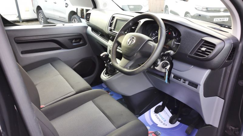 VAUXHALL VIVARO F2900 DYNAMIC L1 SWB IN BLACK WITH AIR CONDITIONING,PARKING SENSORS,CRUISE CONTROL AND MORE - 2938 - 14