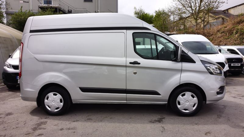 FORD TRANSIT CUSTOM 320 TREND ECOBLUE L1H2 SWB HIGH ROOF IN SILVER WITH SAT NAV,AIR CONDITIONING,PARKING SENSORS AND MORE - 2882 - 2