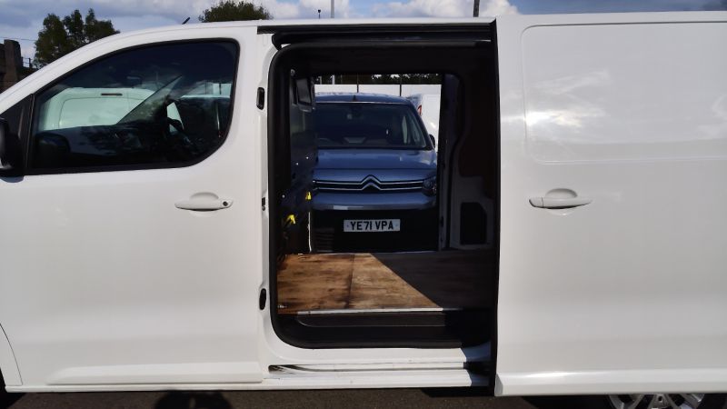 VAUXHALL VIVARO 3100 SPORTIVE L2H1 LWB AUTOMATIC WITH SAT NAV,AIR CONDITIONING,PARKING SENSORS AND MORE - 2925 - 17