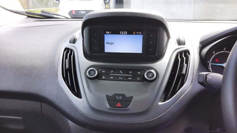 FORD TRANSIT COURIER TREND 1.5 TDCI WITH AIR CONDITIONING,6 SPEED,ELECTRIC MIRRORS,BLUETOOTH AND MORE - 2915 - 16