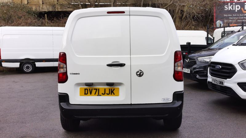 VAUXHALL COMBO 2300 DYNAMIC L1 SWB WITH ONLY 57.000 MILES,AIR CONDITIONING,PARKING SENSORS,CRUISE CONTROL AND MORE - 2975 - 7