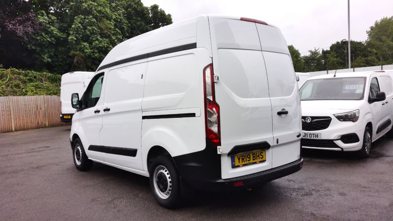 FORD TRANSIT CUSTOM 300 L1 H2 SWB HIGH ROOF WITH ONLY 43.000 MILES,AIR CONDITIONING,FRONT+REAR PARKING SENSORS AND MORE - 2895 - 6