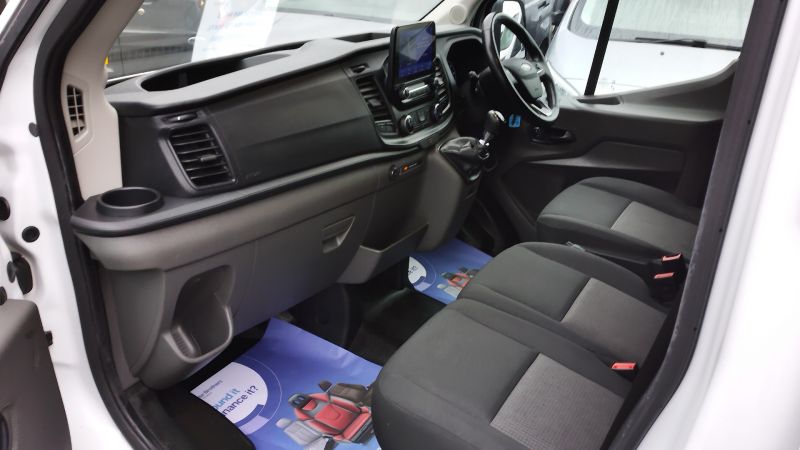 FORD TRANSIT 310 LEADER ECOBLUE L2H2 MWB MEDIUM ROOF WITH ONLY 57.000 MILES,SAT NAV,AIR CONDITIONING,HEATED SEATS AND MORE - 2963 - 11