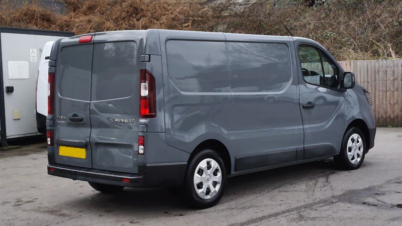 RENAULT TRAFIC SL28 BUSINESS PLUS 2.0 DCI 130 SWB IN URBAN GREY,ONLY 51.000 MILES,AIR CONDITIONING,PARKING SENSORS AND MORE - 2986 - 4