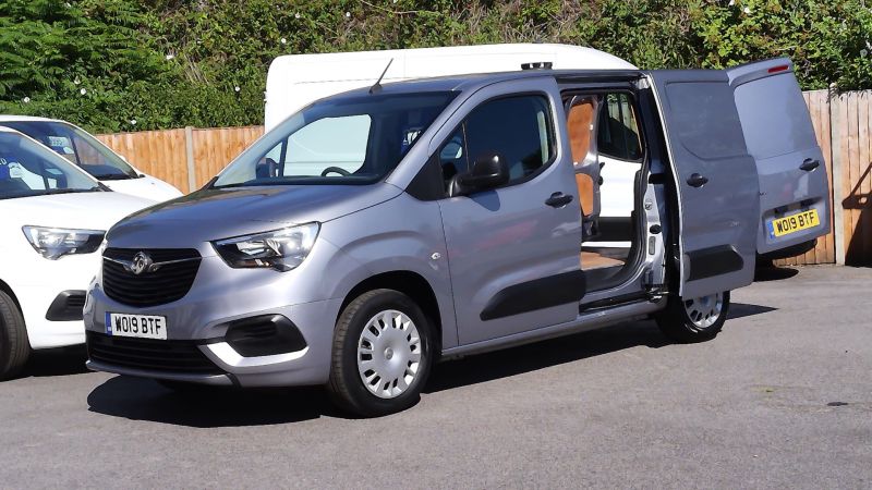 VAUXHALL COMBO 2000 SPORTIVE 1.6 L1 SWB IN GREY/SILVER WITH AIR CONDITIONING,3 SEATS,PARKING SENSORS AND MORE  - 2880 - 2
