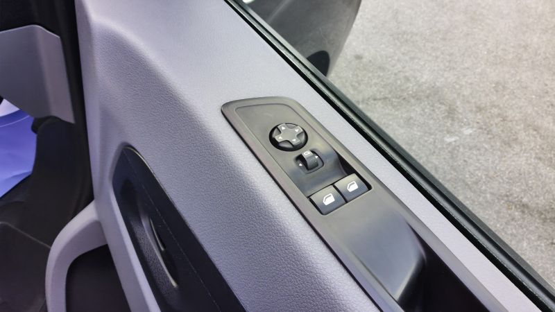 VAUXHALL VIVARO F2900 DYNAMIC L1 SWB IN BLACK WITH AIR CONDITIONING,PARKING SENSORS,CRUISE CONTROL AND MORE - 2938 - 21