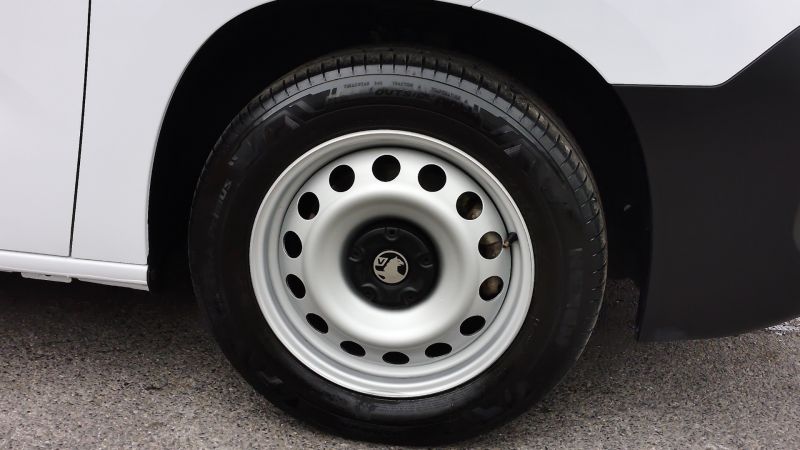 VAUXHALL COMBO 2300 PRIME L1 SWB ONLY 15.000 MILES,AIR CONDITIONING,PARKING SENSORS,6 SPEED AND MORE - 2937 - 22